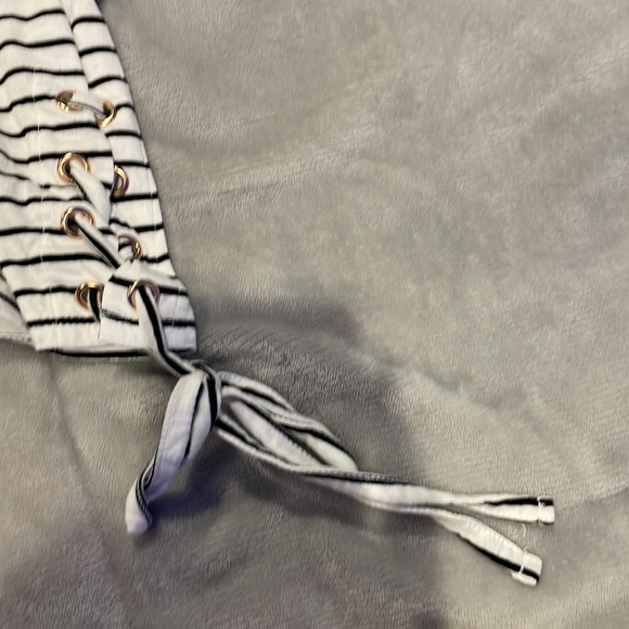 Aeropostale, size medium, striped, strings at bottom sides, - Picture 2 of 4